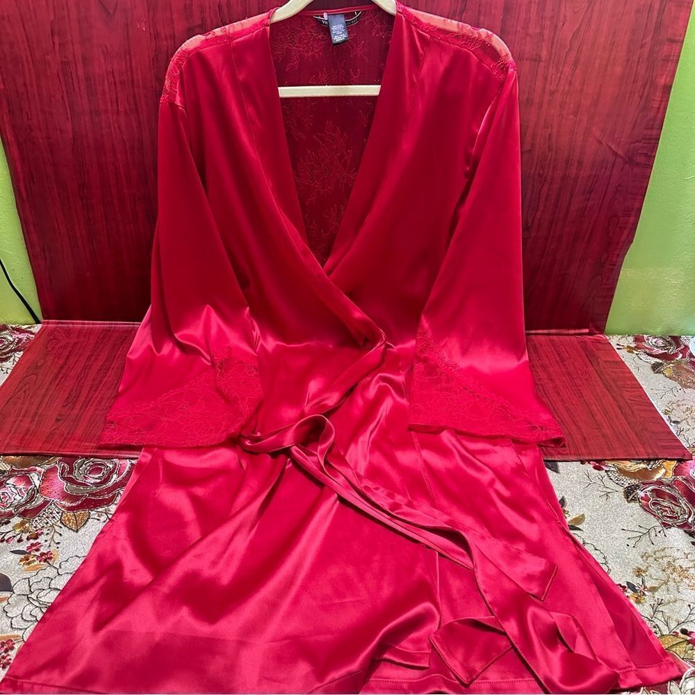 Victorias Secret Red satin robe kimono M/L